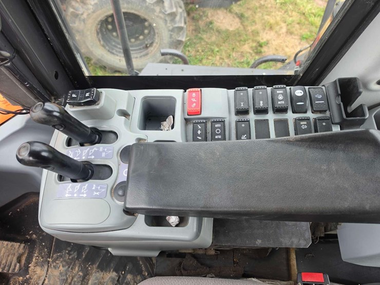 2019-hitachi-zw310-6-image-21