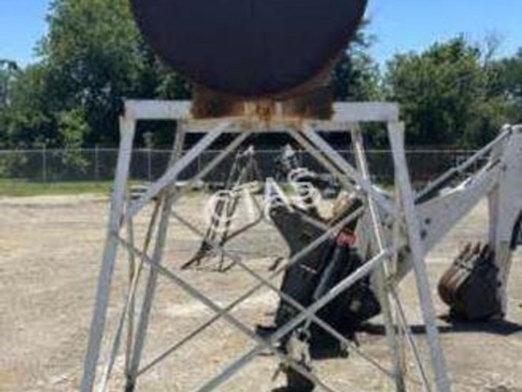 #16-•-500-gallon-gravity-diesel-tank-on-stand-image-2