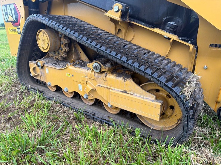 2026-caterpillar-255-image-12