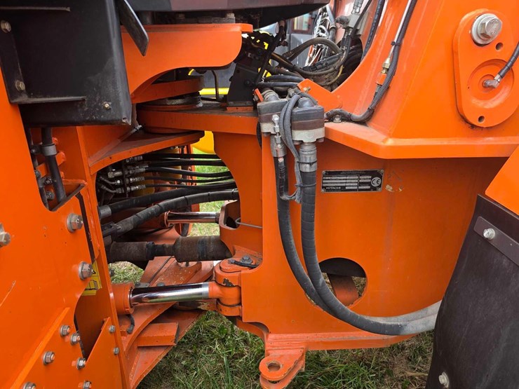 2019-hitachi-zw310-6-image-11