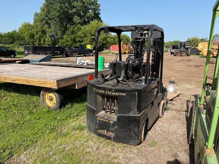caterpillar-industrial-499a-forklift-image-4