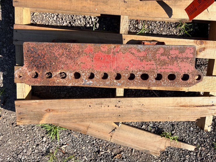 #8351-•-international-tractor-weight-bracket-image-2