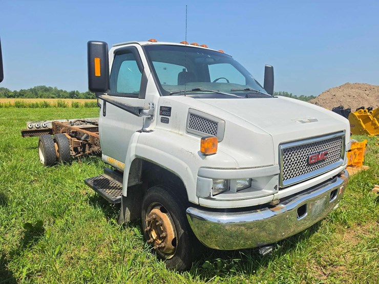 2003-gmc-topkick-c4500-image-2