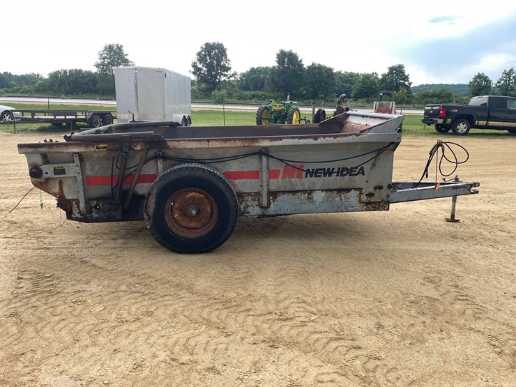 #403-•-new-idea-manure-spreader-image-4