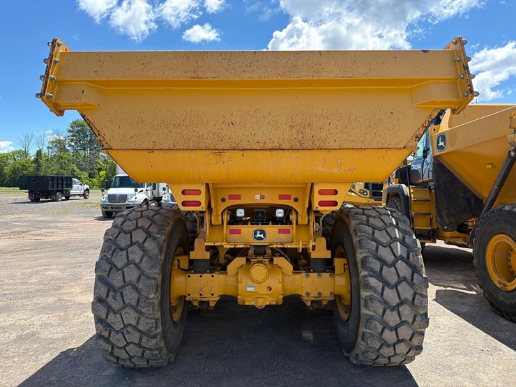 2023-deere-260e-image-6
