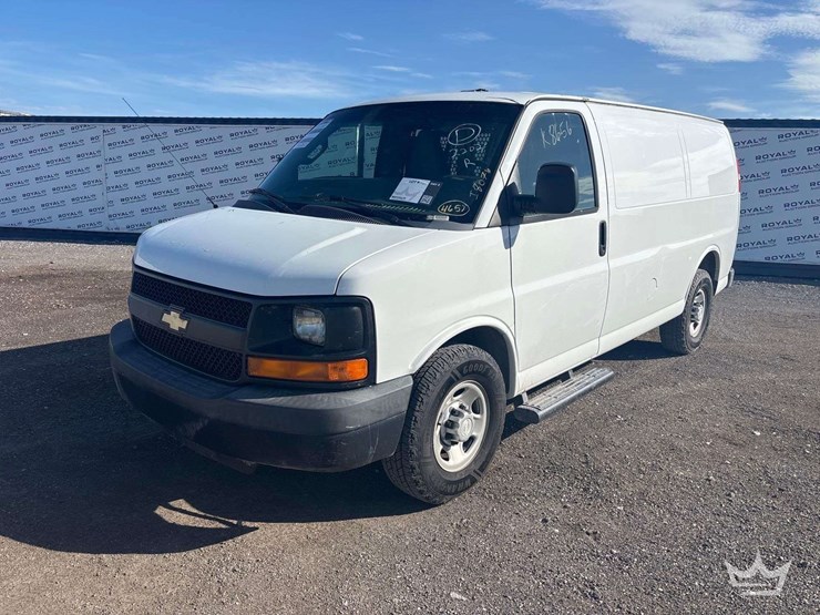 2016-chevrolet-express-2500-image-1