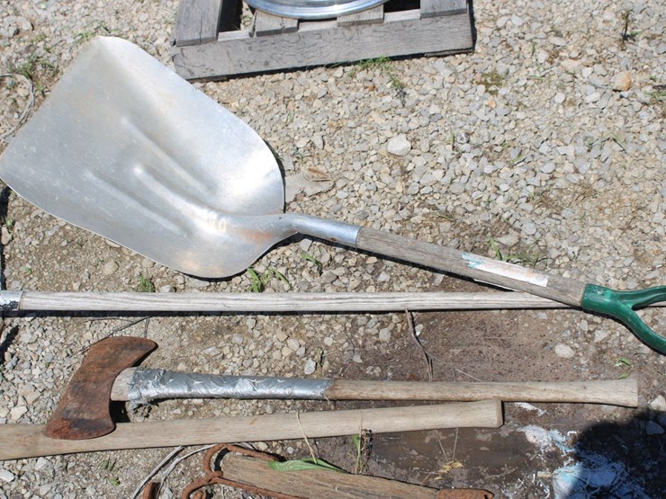misc-hand-tools-&-antique-yoke-image-3