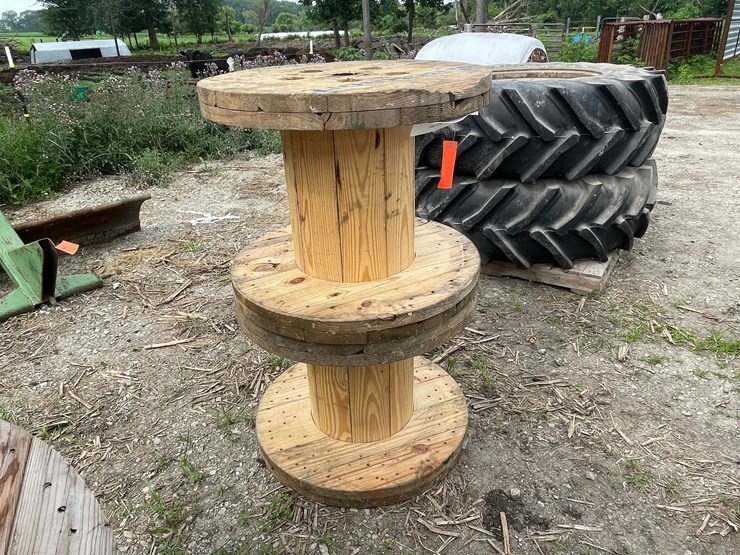 #8327-•-(2)-wooden-spools-image-2