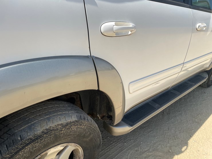 2003-toyota-sequoia-image-31