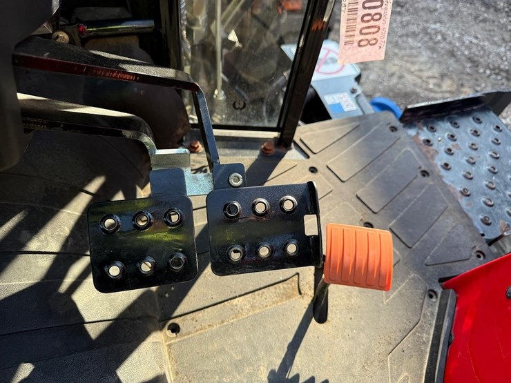 2019-massey-ferguson-4710-image-24