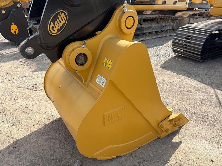 caterpillar-320-image-19