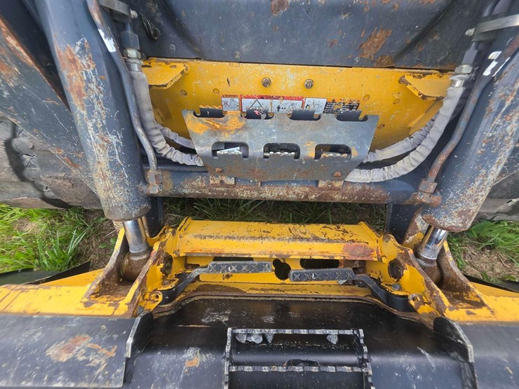 2022-deere-325g-image-17
