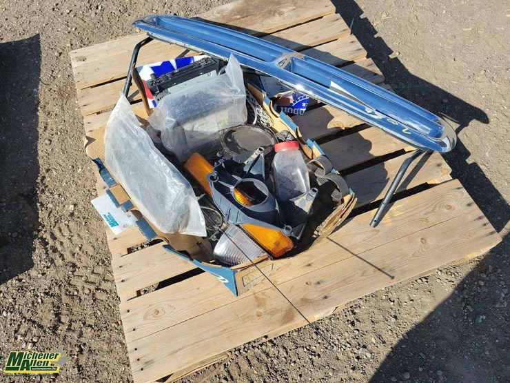 pallet-of-durango-driverside-door,grill,2-stereo,lights,bolts,belt-image-6