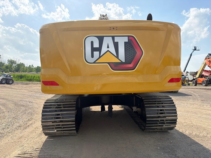 2023-caterpillar-340-image-8