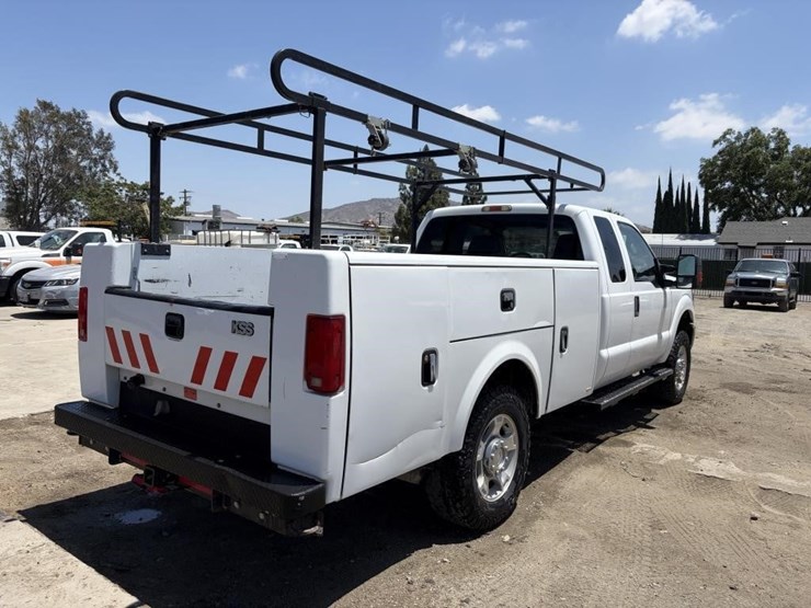 2011-ford-f350-image-3
