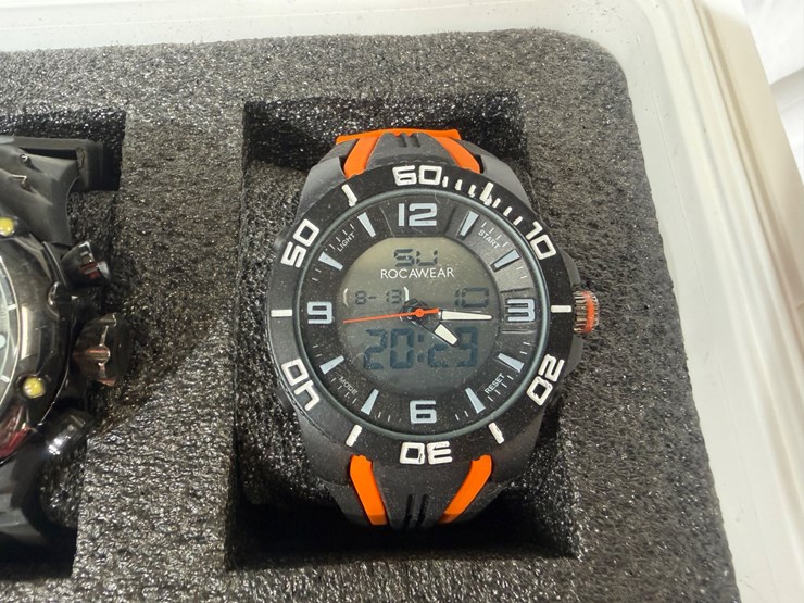 #84576-•-box-of-invicta-watches-image-11