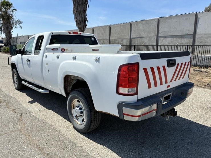 2012-gmc-sierra-2500-image-4