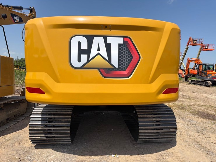 caterpillar-320-image-8