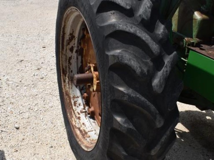 john-deere-3020-image-7