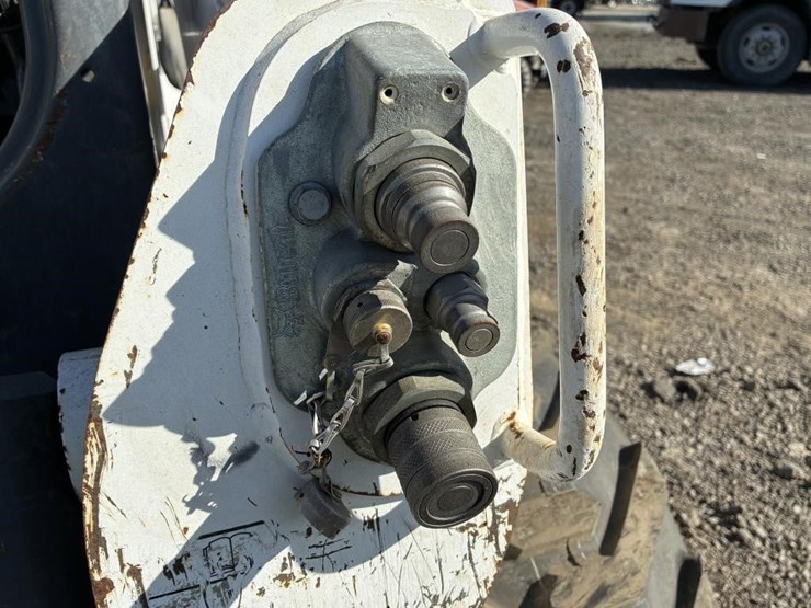 2021-bobcat-s740-image-11