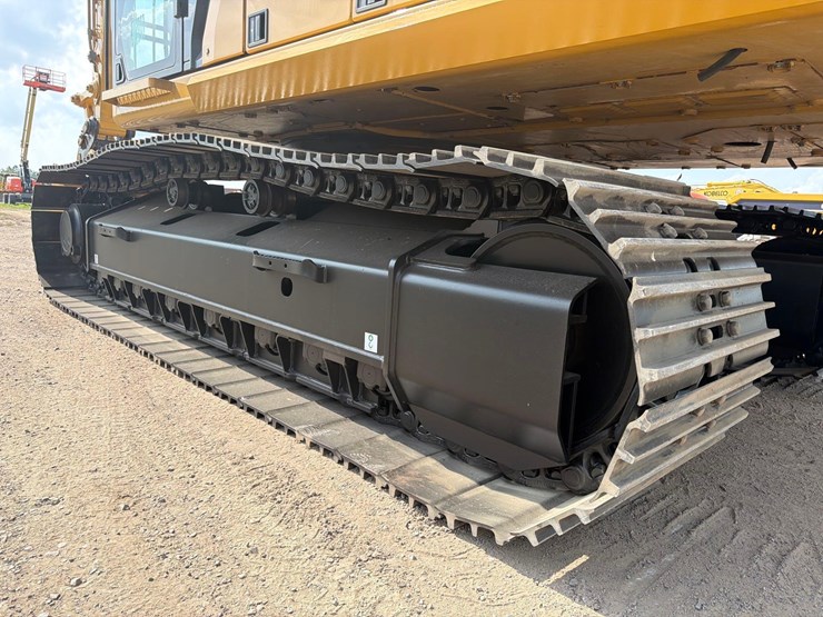 2023-caterpillar-340-image-9