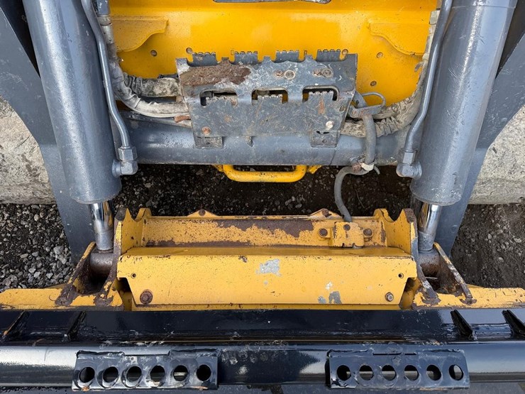 2019-deere-331g-image-10