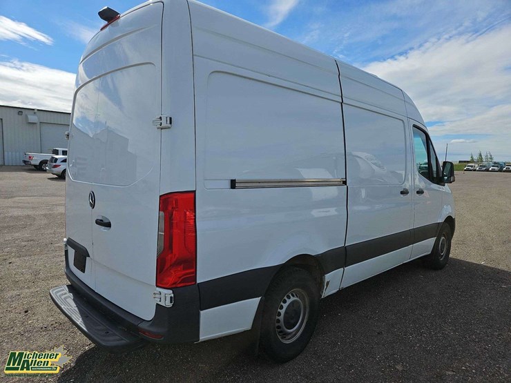 2021-mercedes-benz-sprinter-c240-turbo-diesel-cargo-van-image-4