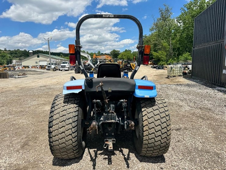 new-holland-boomer-3040-image-5
