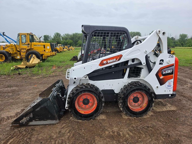 2024-bobcat-s590-image-1