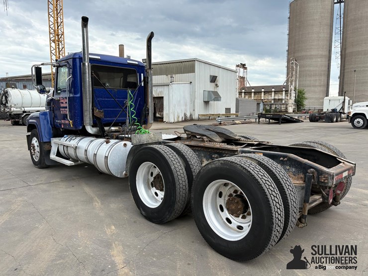 2013-mack-chu613-t/a-day-cab-truck-tractor-image-6