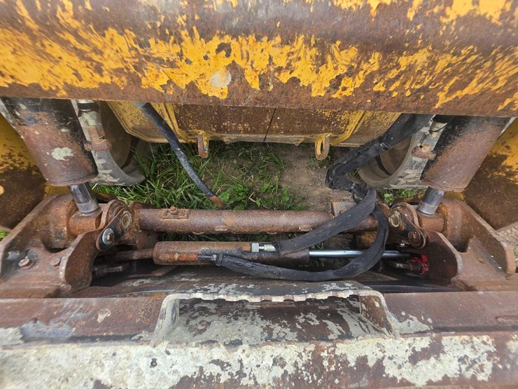 2020-caterpillar-259d3-image-17