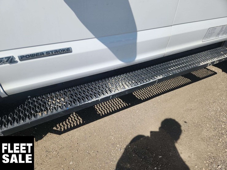 2021-ford-f550-image-38
