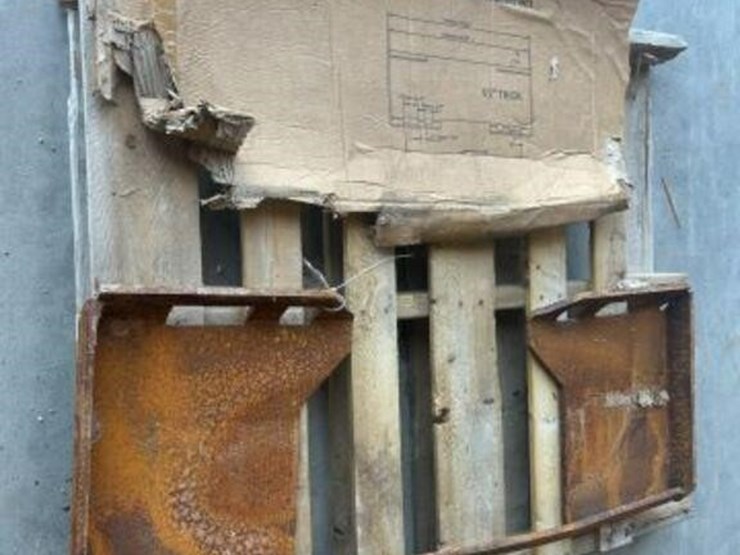unused-q/c-skid-steer-mount-plate-image-6
