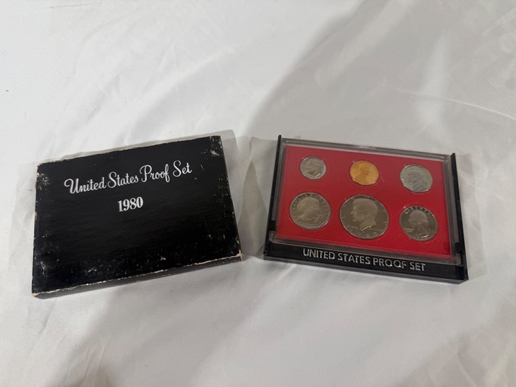 #40044-•-(10)-u.s.-mint-coinsets-from-1980's-image-13