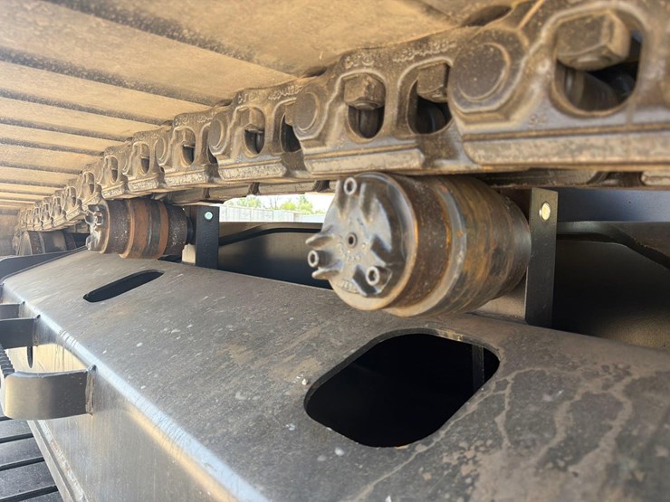 caterpillar-320-image-16
