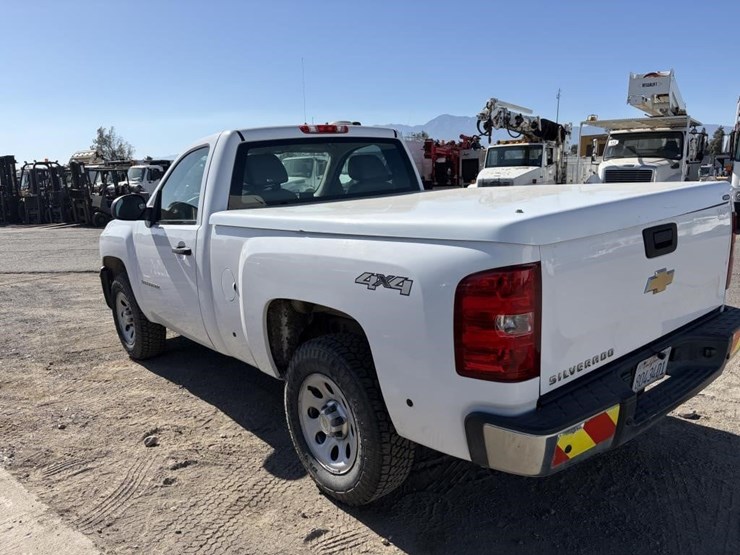 2011-chevrolet-silverado-1500-image-4