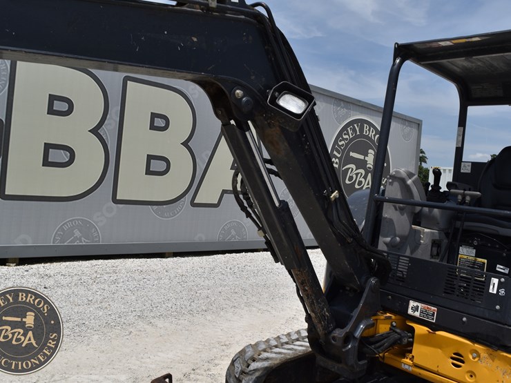 2020-deere-35g-image-26