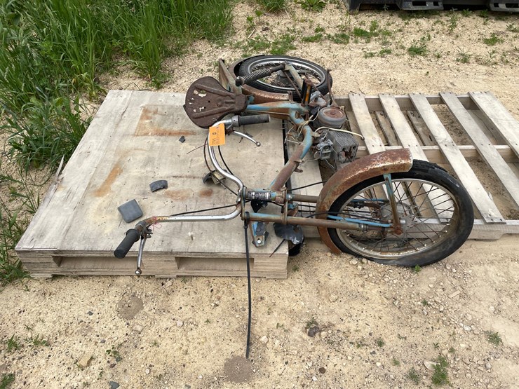 #3395-•-1980-jawa---motokov-moped-image-4