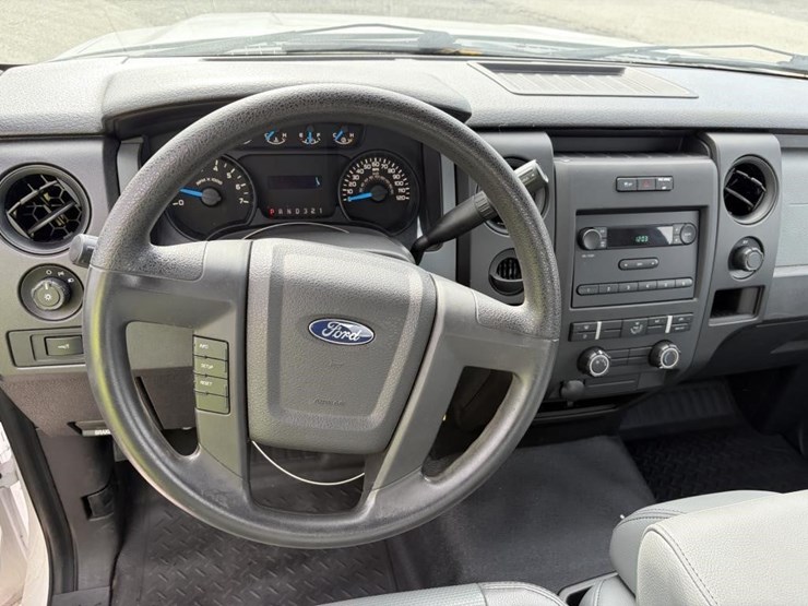 2013-ford-f150-xl-image-11