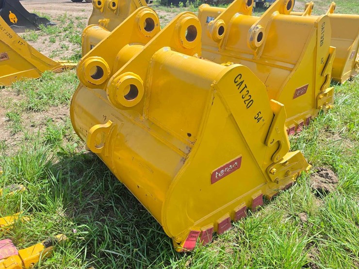 caterpillar-320-image-3