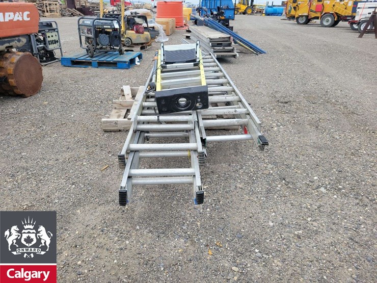 pallet-of-variety-sizes-of-ladders-image-3