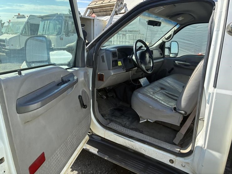 2001-ford-f350-image-16