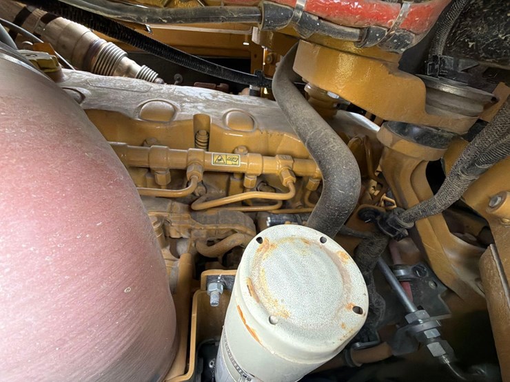 2026-caterpillar-d6-image-30