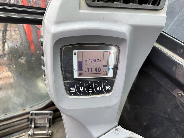 2019-kubota-kx040-image-21