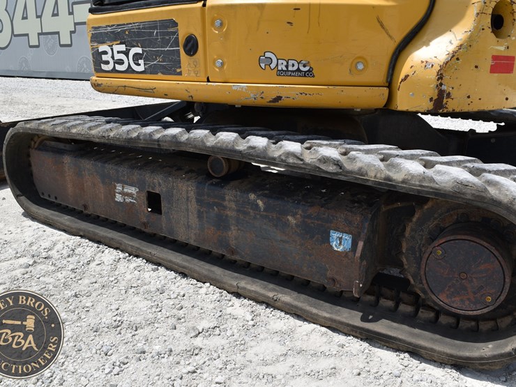 2020-deere-35g-image-40