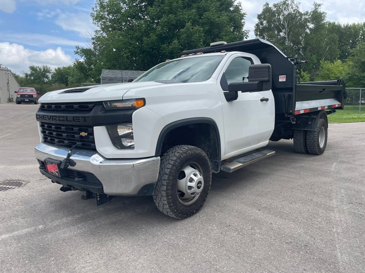 2021-chevrolet-3500-image-1