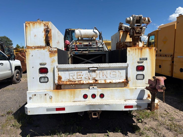 2016-chevrolet-3500-image-6