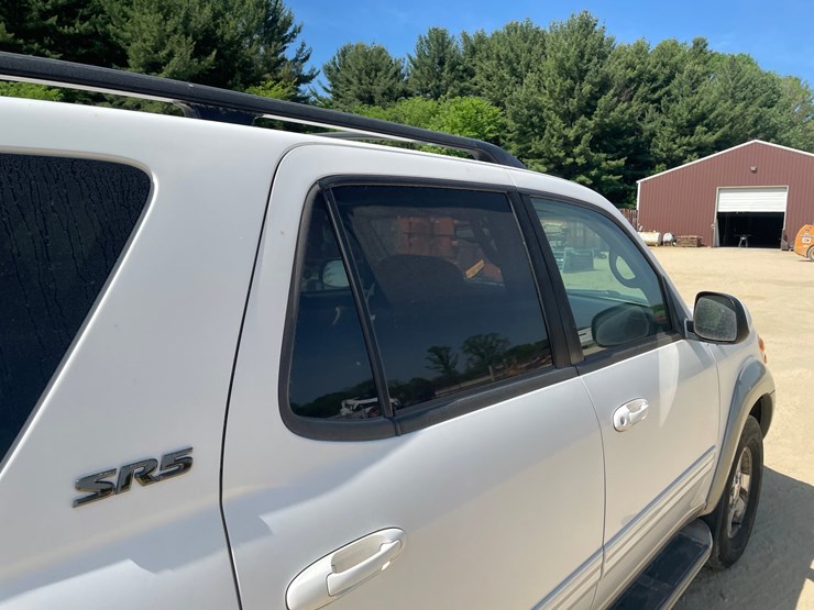 2003-toyota-sequoia-image-30