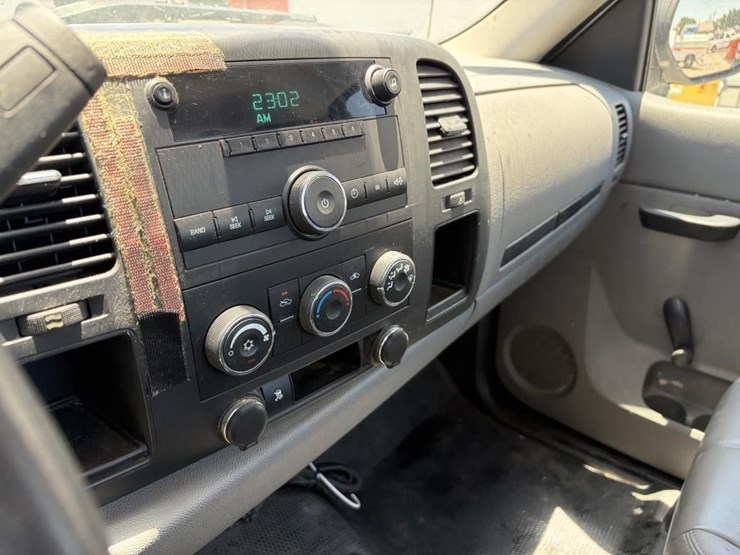 2011-chevrolet-silverado-2500-image-15
