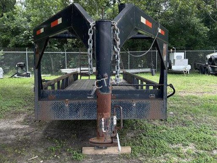 #36-•-2006-24'-r&d-flatbed-gooseneck-w/-5'-ramps-image-2